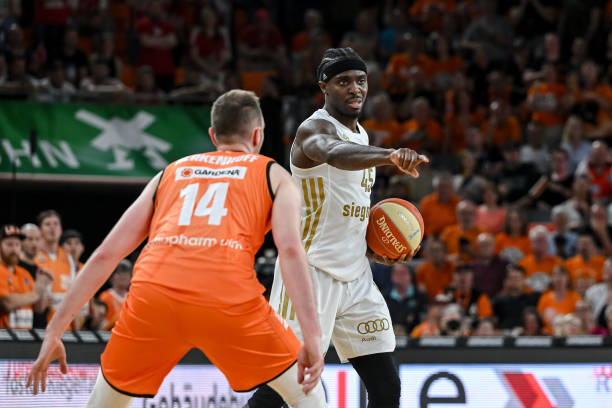 上展现英姿 上展现英姿