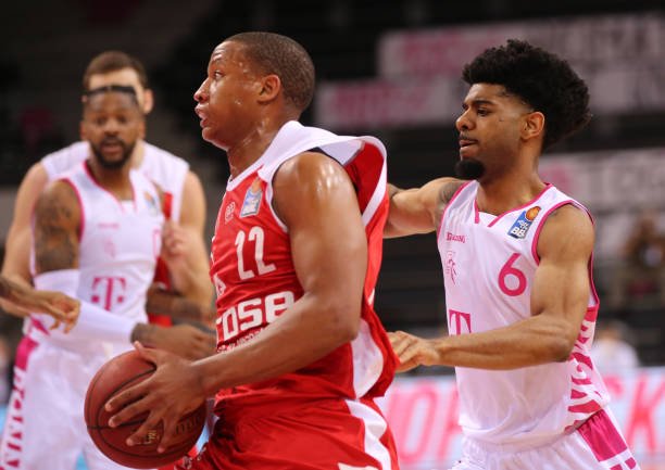 年轻队员也 年轻队员也