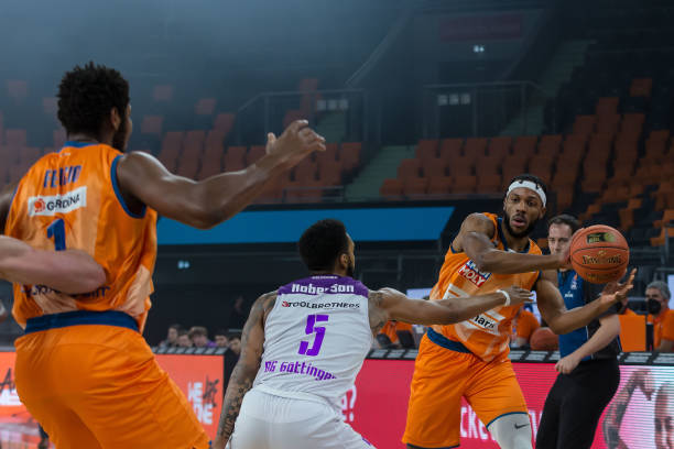 的表现充满 的表现充满